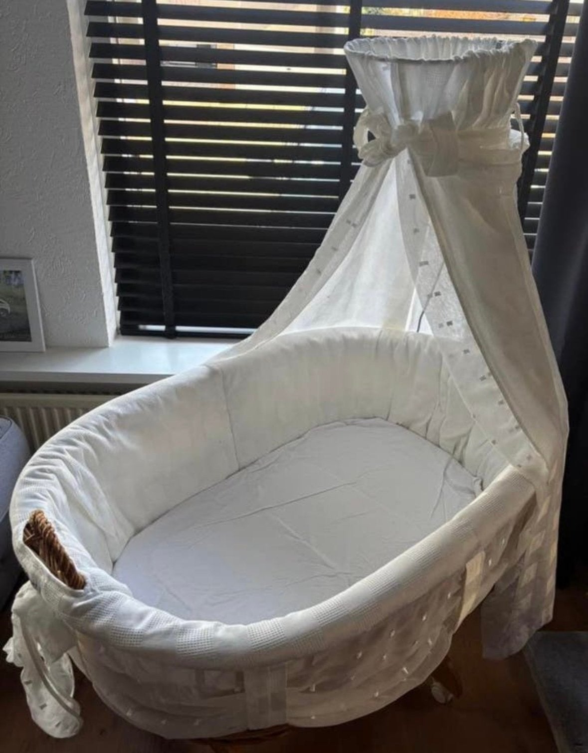 Rotan wiegje met matras en hemel, Kinderen en Baby's, Babywiegjes en Ledikanten, Ophalen, Gebruikt, Wieg