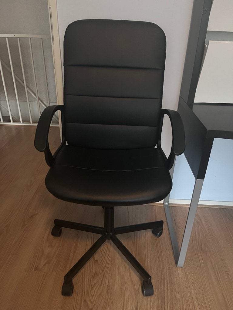 gratis bureau en bureaustoel, Huis en Inrichting, Bureaustoelen, Ophalen, Gebruikt, Zwart, Bureaustoel