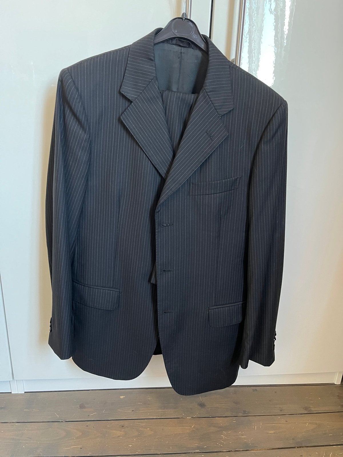 Pierre Cardin pak met krijtstreep - Loro Piana Super 120's, Ophalen of Verzenden, Zo goed als nieuw, Maat 52/54 (L), Zwart