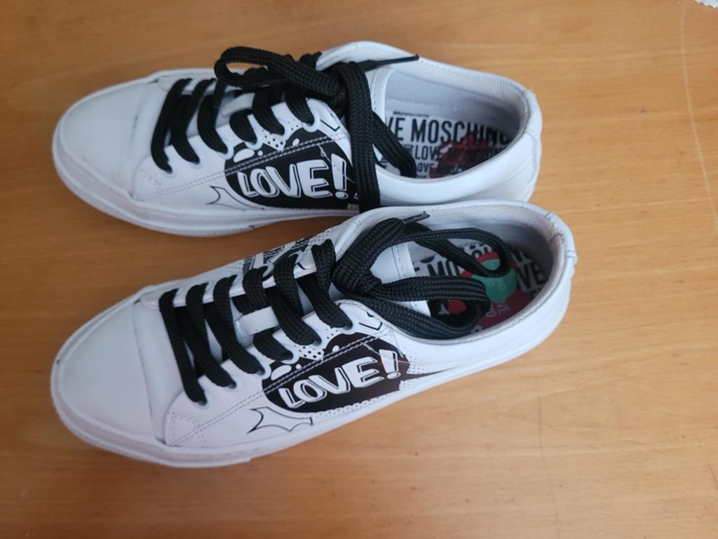 Love moschino schoenen mt 37, Ophalen of Verzenden, Zo goed als nieuw, Meisje, Schoentjes
