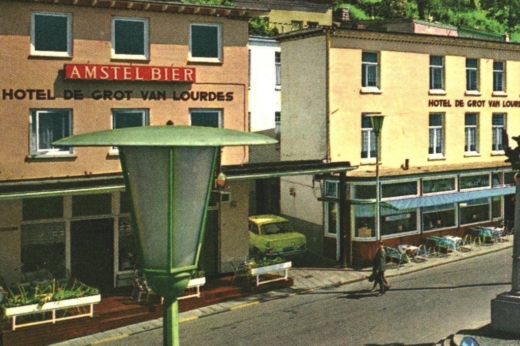 972324	Valkenburg	Hotel	De Grot van Lourdes	Gelopen, Ophalen of Verzenden, 1960 tot 1980, Gelopen, Limburg