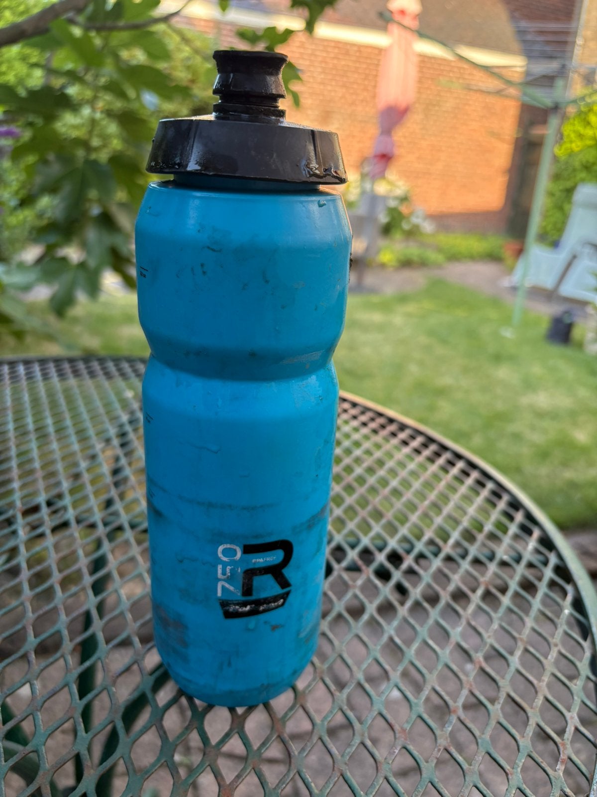 Gratis af te halen gebruikte blauwe bidon van Polisport, Ophalen, Gebruikt