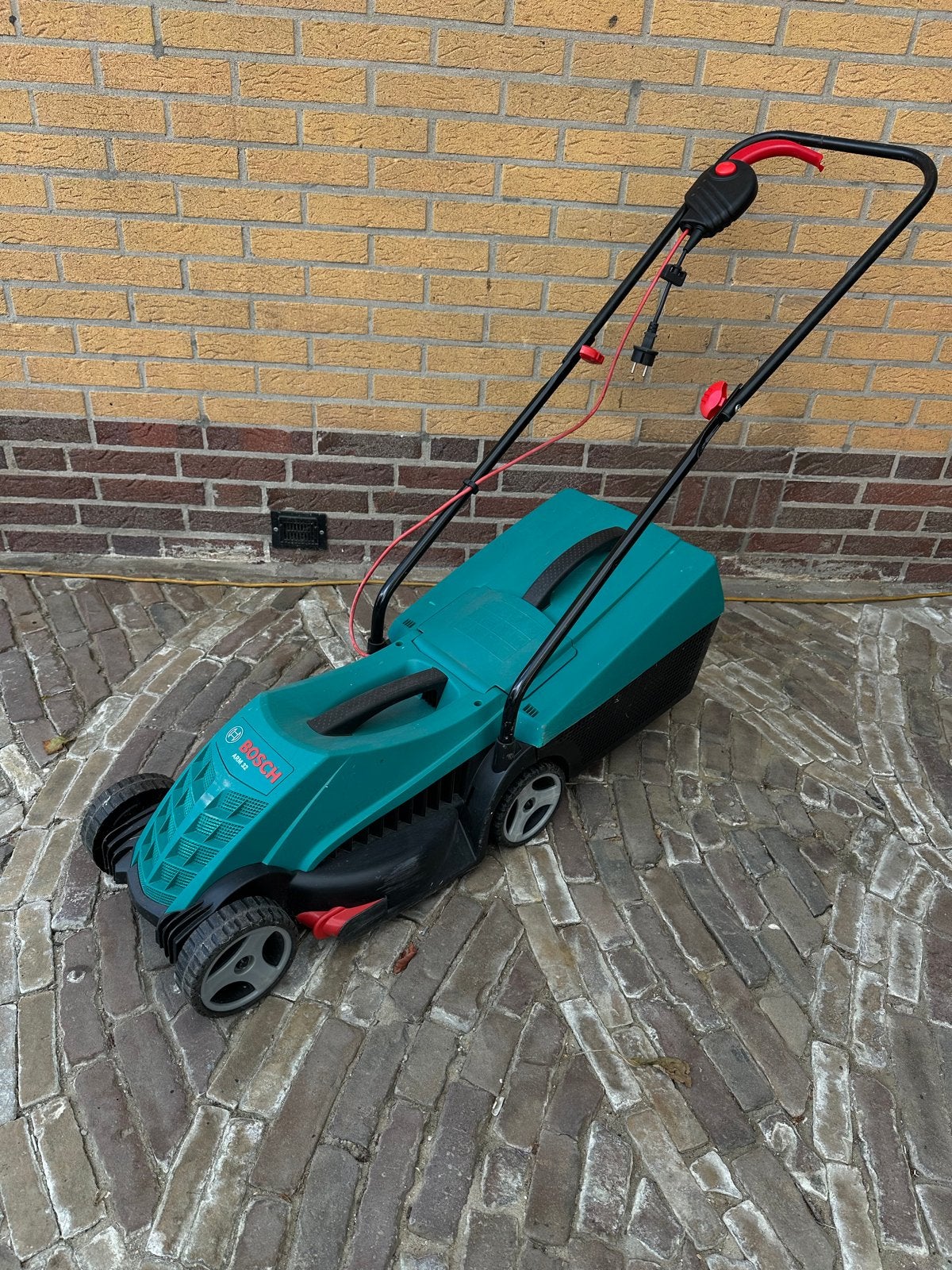 Bosch ARM 32 Elektrische Grasmaaier - 32 cm Maaibreedte, Ophalen, Cirkelmaaier, Gebruikt, Elektrische grasmaaier