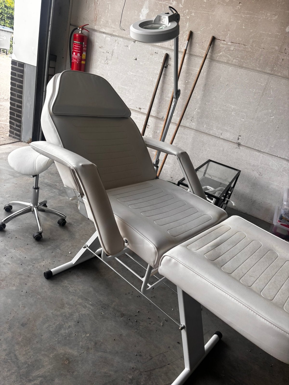 Behandelstoel + kruk + lamp, Ophalen, Zo goed als nieuw, Massagetafel