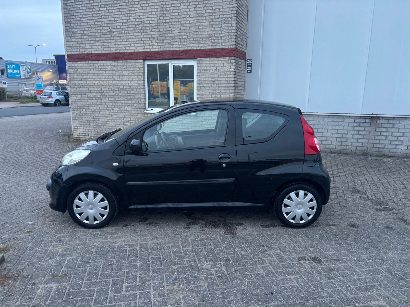 Foto 3 van Peugeot 107 1.0 12V 3DR 2007 Zwart