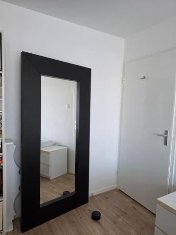 Grote zwarte spiegel met brede lijst Ikea, Huis en Inrichting, Woonaccessoires | Spiegels, Ophalen, Gebruikt, 75 tot 100 cm, 150 tot 200 cm