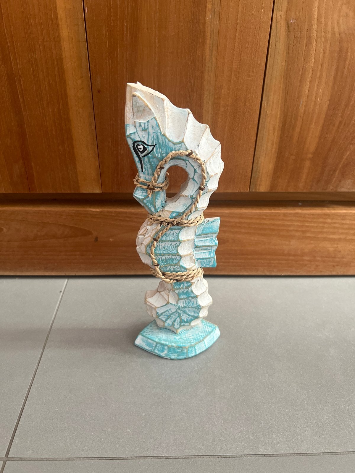 Woondecoratie Houten Zeepaard Beeld - Turquoise en Wit, Ophalen of Verzenden, Zo goed als nieuw, Dier