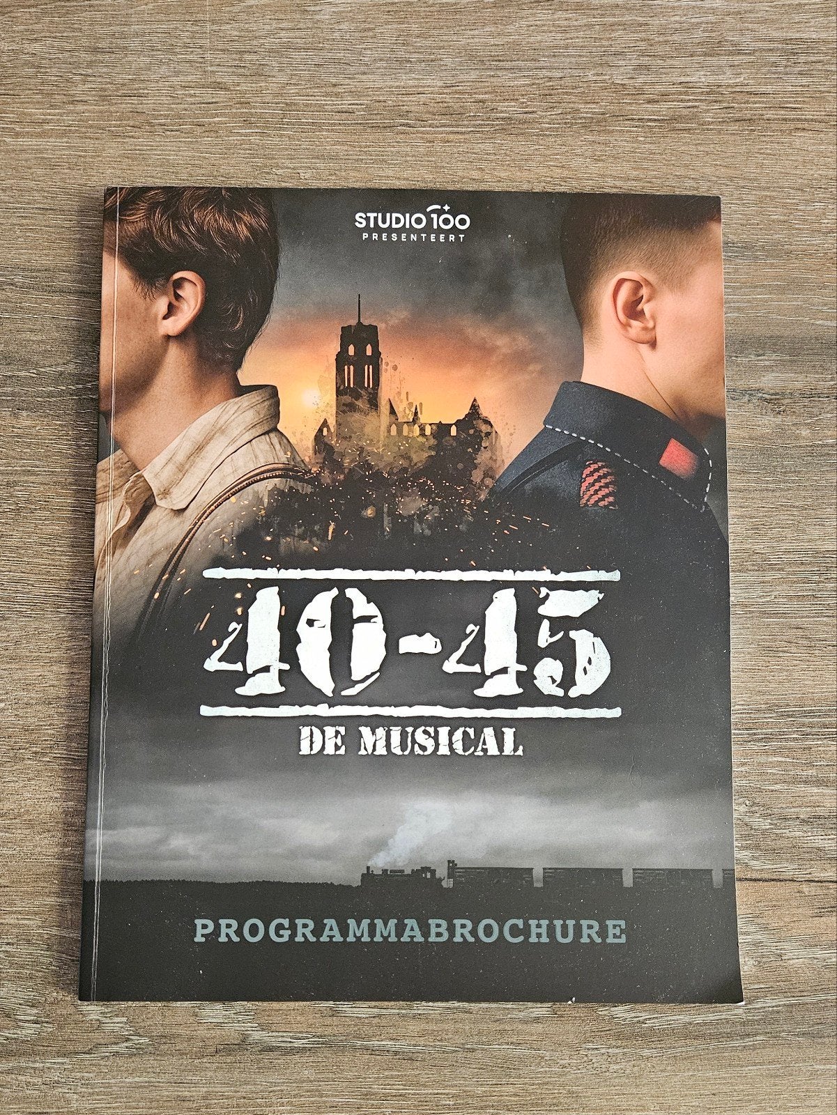 40-45 De Musical Programmabrochure Studio 100, Ophalen of Verzenden, Zo goed als nieuw, Studio 100, België
