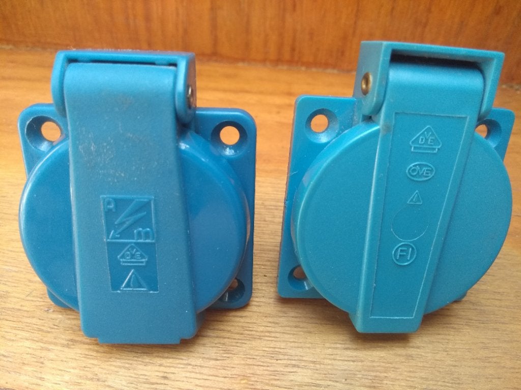 2 Inbouw stopcontacten blauw met randaarde, Caravans en Kamperen, Ophalen of Verzenden