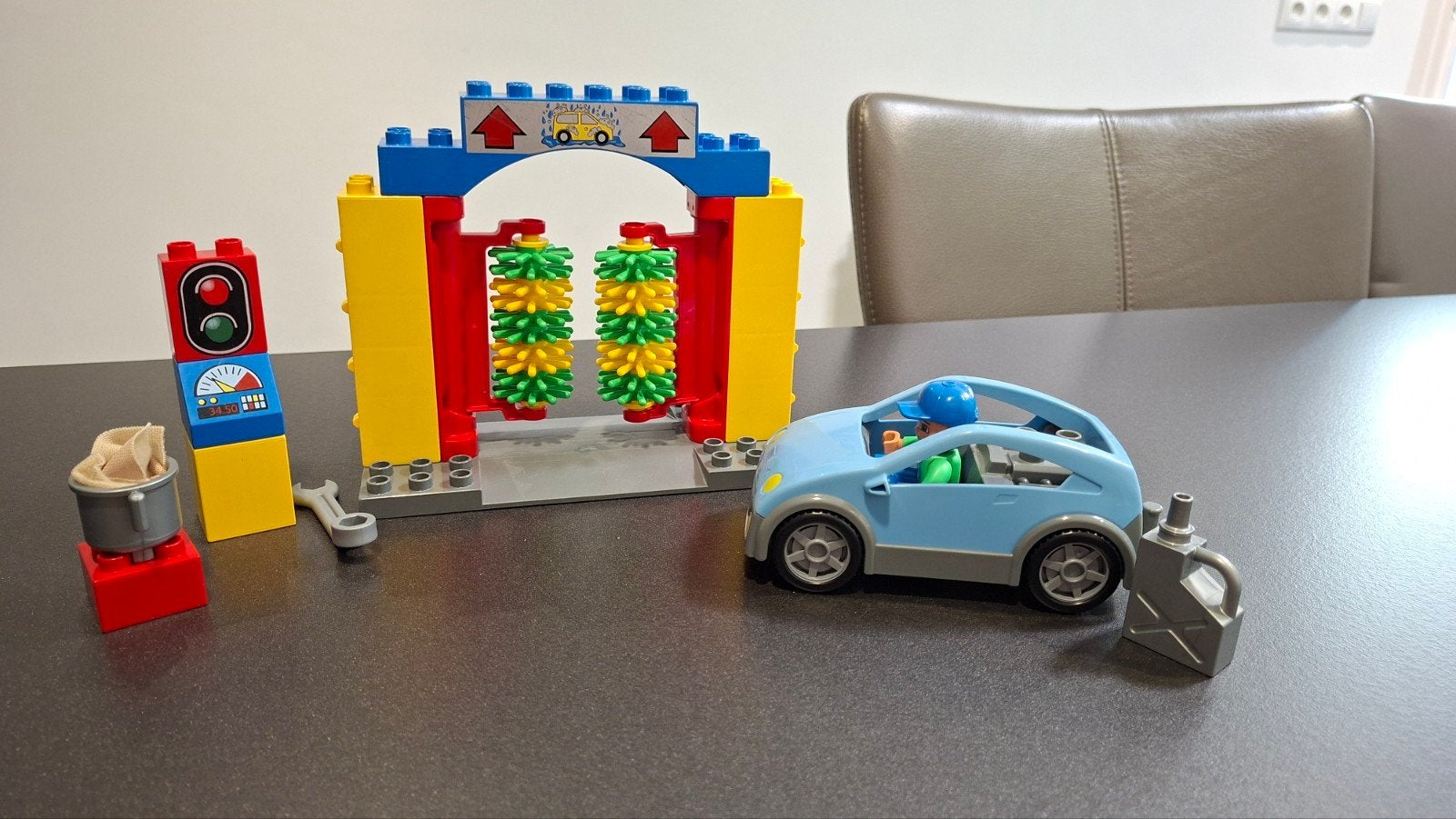 LEGO Duplo Wasstraat met auto en figuur, Ophalen of Verzenden, Gebruikt