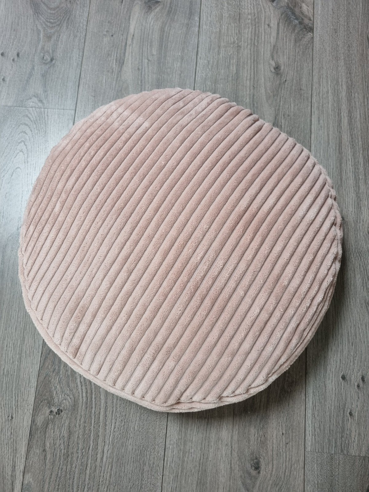 "Oud" roze ribfluwelen rond kussen, Huis en Inrichting, Woonaccessoires | Kussens, Ophalen, Gebruikt, Roze, Rond