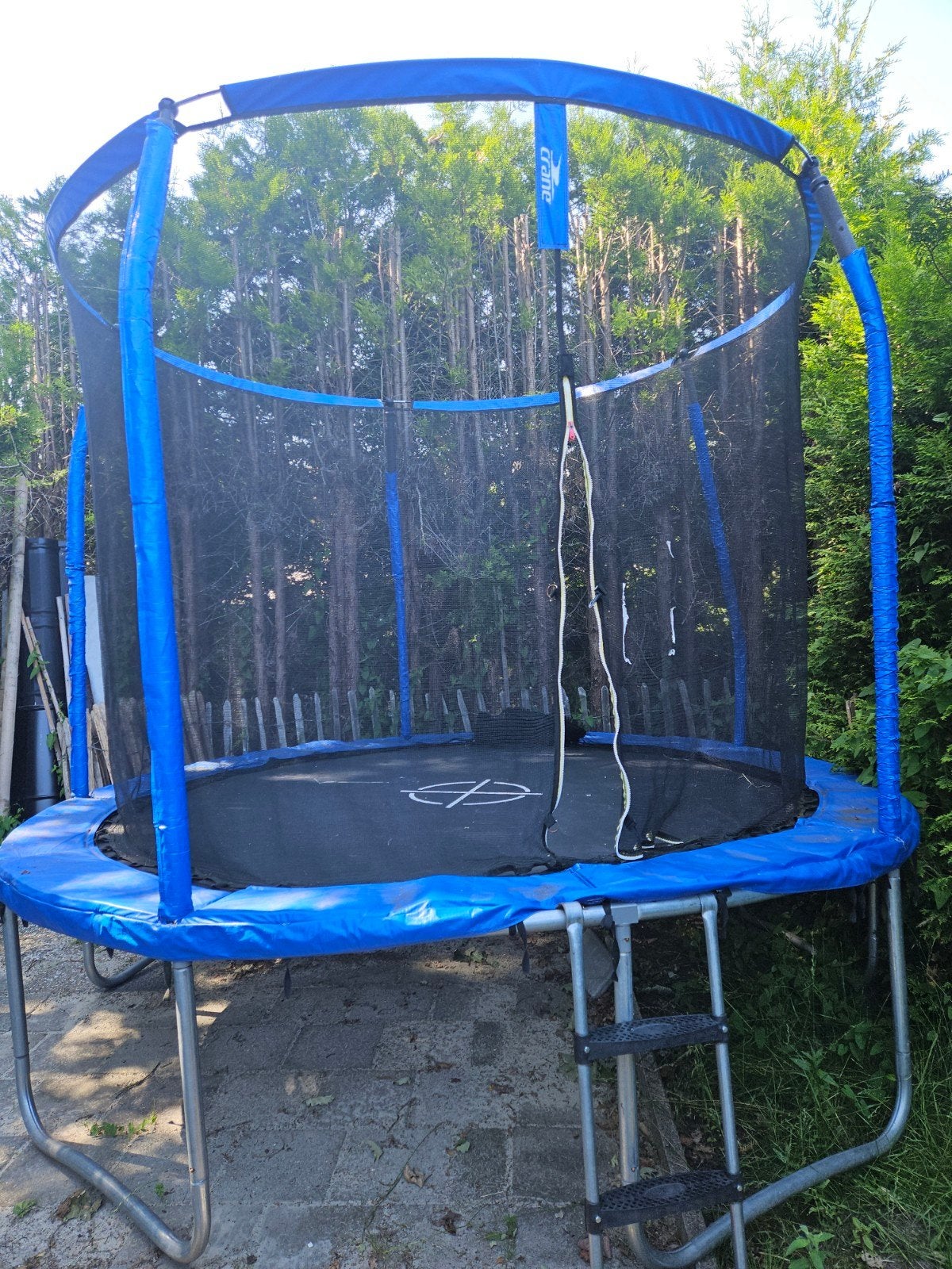Ruime trampoline (3m diameter, 2.60m hoog) met klein defect, Ophalen