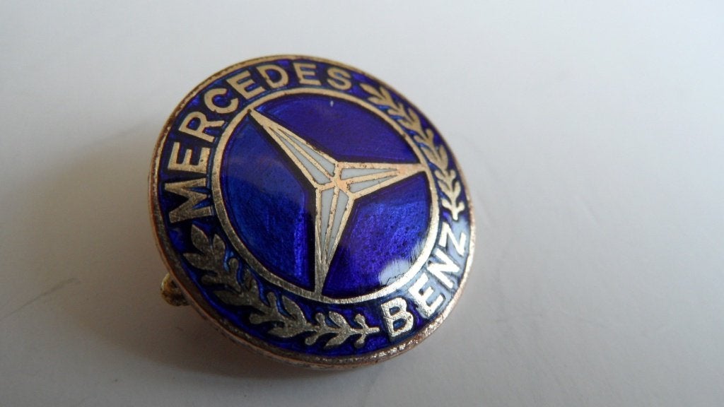 Mercedes Benz oldtimerauto speld, geëmailleerde oude broche, Verzenden, Gebruikt, Merk, Speldje of Pin