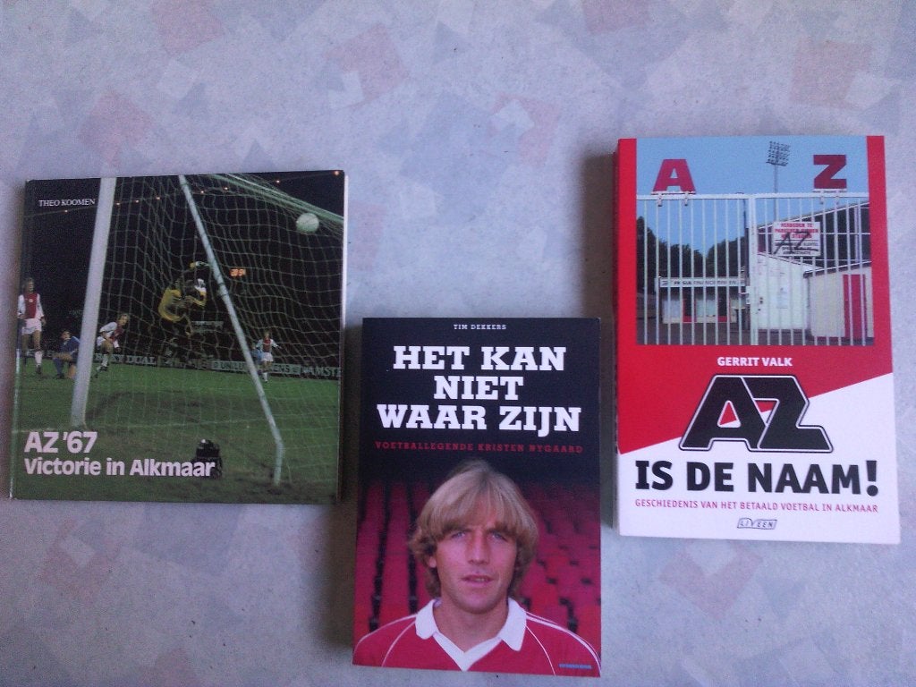 Voetbalboeken- AZ alkmaar ( 3 stuks), Ophalen of Verzenden, Zo goed als nieuw, Balsport