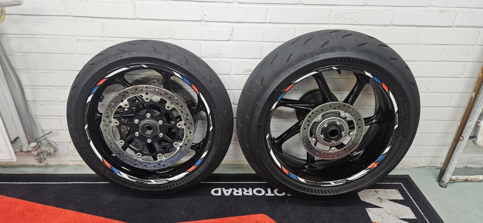 BMW M1000RR Carbon Velgen Set met banden en schijven, Motoren, Ophalen