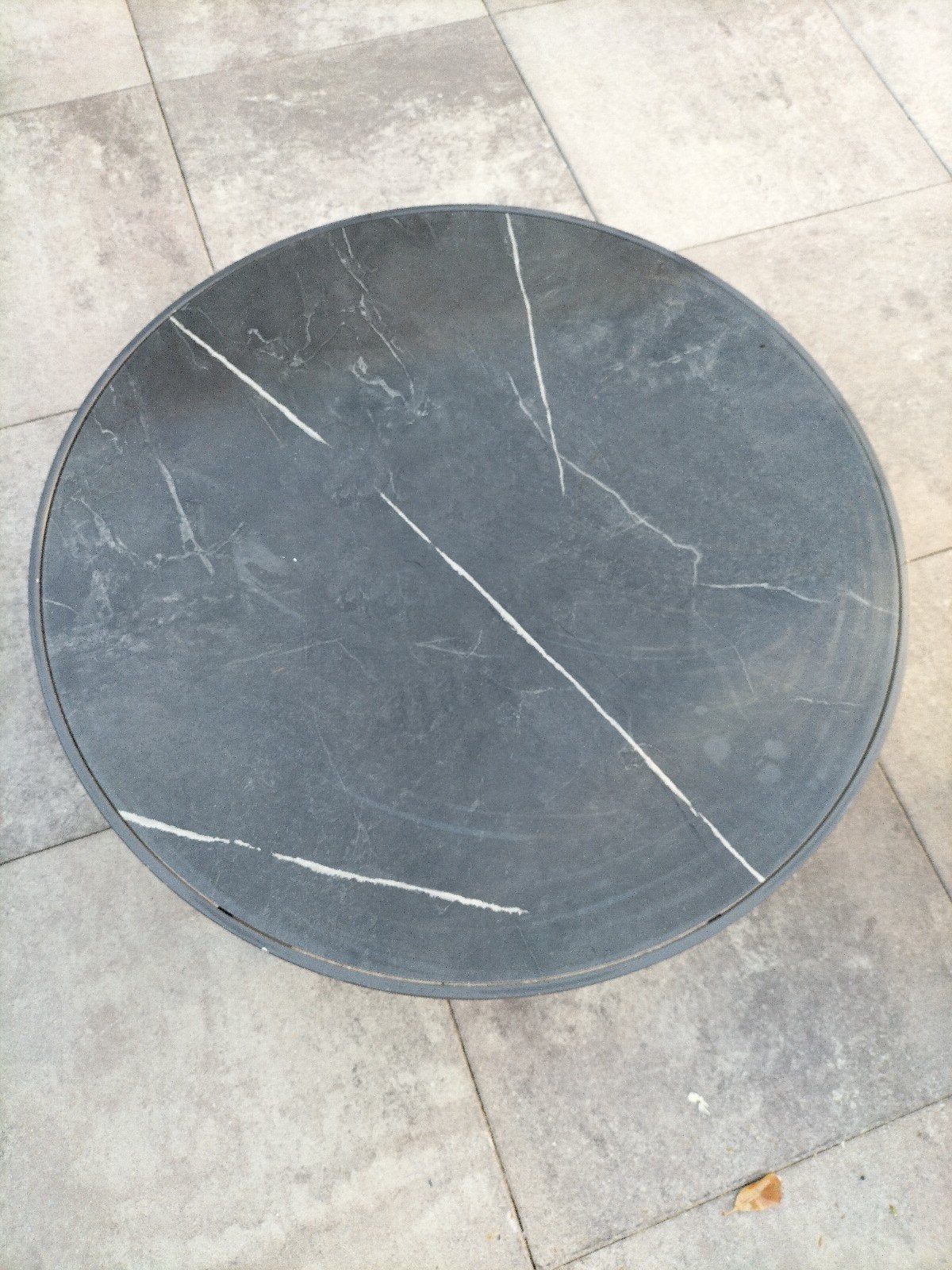 Ronde salontafel met aluminium onderstel en composiet blad, Ophalen, Gebruikt, Rond, Aluminium