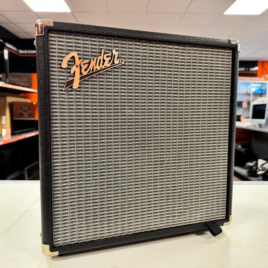 Fender Rumble 25 BasVersterker | Nette staat, Fender, Zo goed als nieuw, Support@fender.com, 17600 Catalina Street
Los Angeles, CA 90746
USA