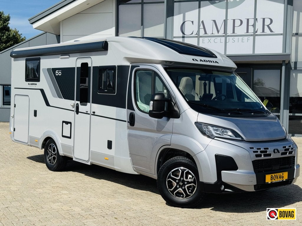 Adria Compact DL 60 Years Levelsysteem Automaat 2025, Caravans en Kamperen, Campers, Automaat, Fiat, 6 tot 7 meter, Bedrijf