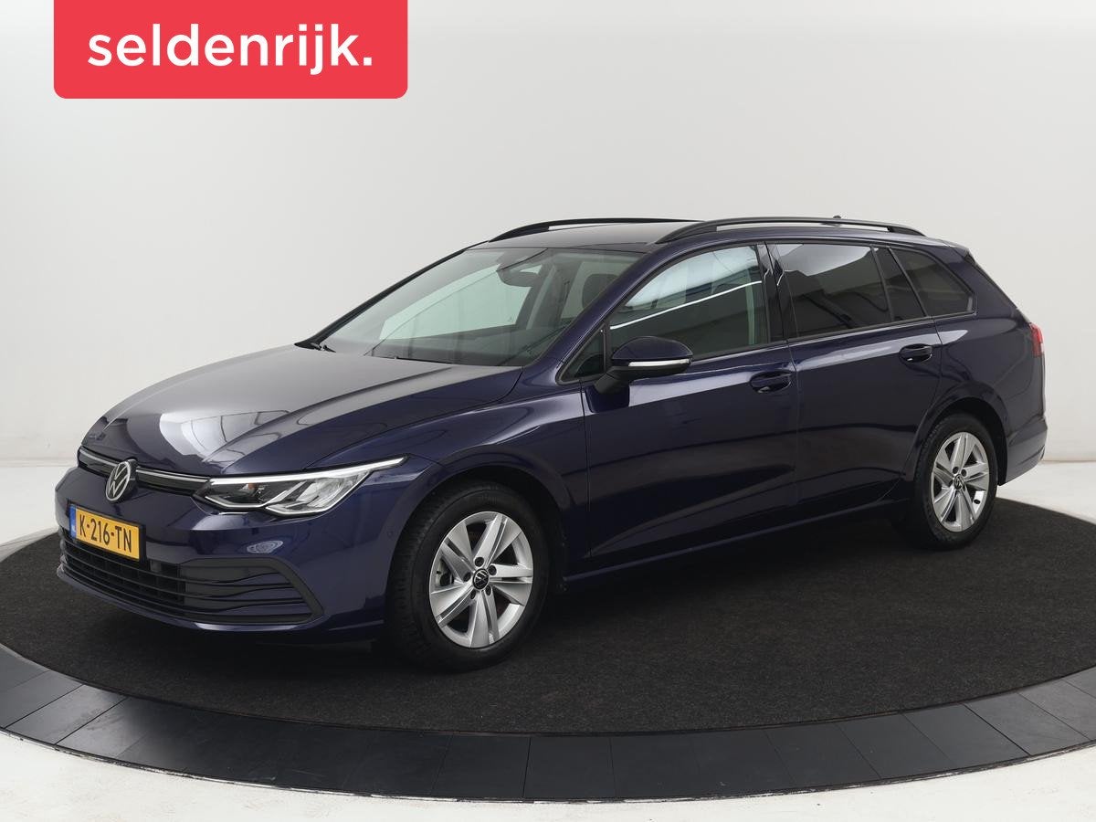 Volkswagen Golf 1.0 TSI Life | Camera | Carplay | Park Assis, Stof, Gebruikt, Euro 6, Automatische klimaatregeling