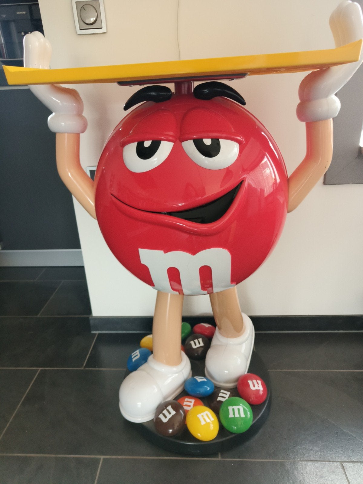 M&M butler display met dienblad, Verzamelen, Ophalen, Zo goed als nieuw