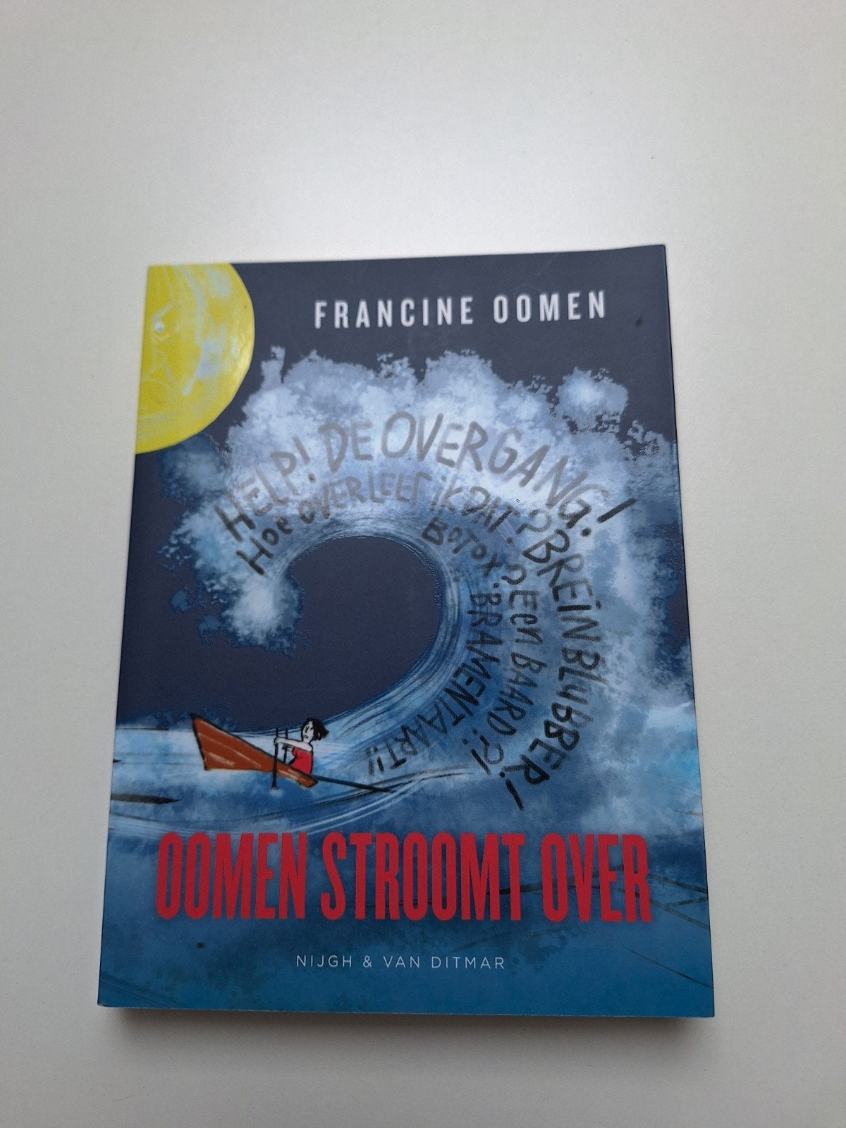 Francine Oomen - Oomen Stroomt Over (De Overgang), Boeken, Ophalen of Verzenden, Zo goed als nieuw, Francine Oomen, Nederland