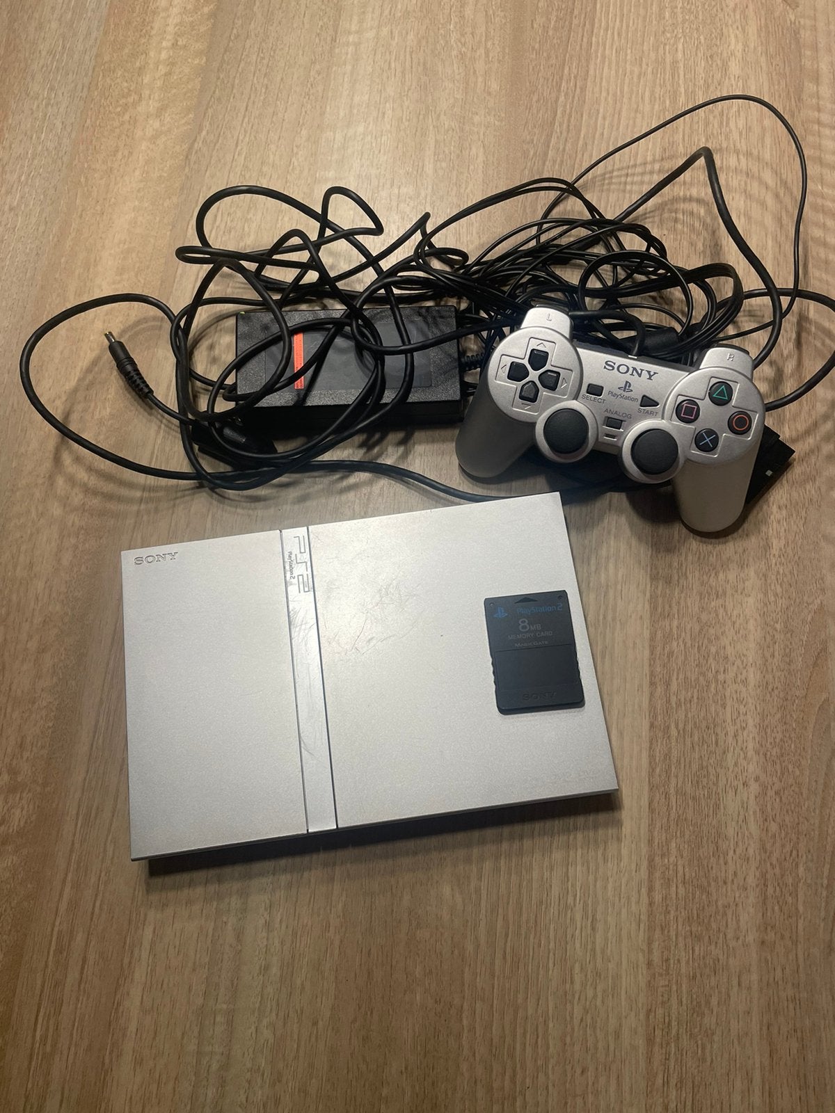 Playstation 2 met geheugenkaart en spellen, Spelcomputers en Games, Spelcomputers | Sony PlayStation 2, Ophalen, Zilver, Met 1 controller