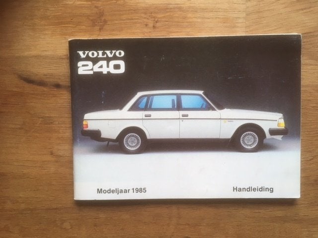 Handleiding Volvo 240     Modeljaar    1985     NL, Auto diversen, Handleidingen en Instructieboekjes, Ophalen of Verzenden