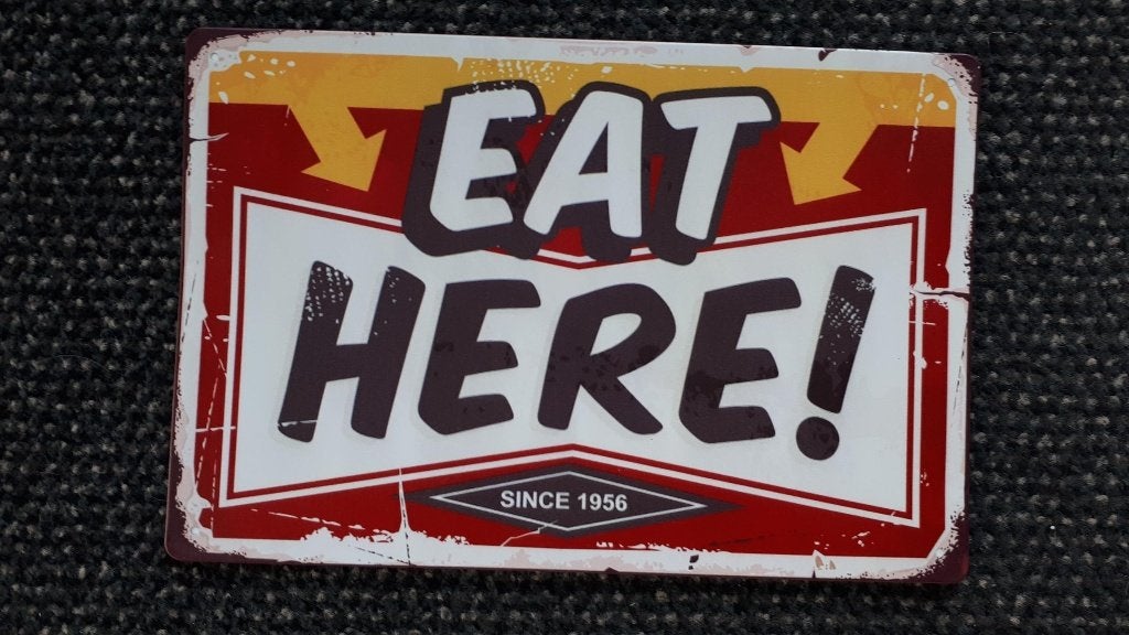 Wandbord Eat here! ZGAN, Huis en Inrichting, Ophalen, Zo goed als nieuw