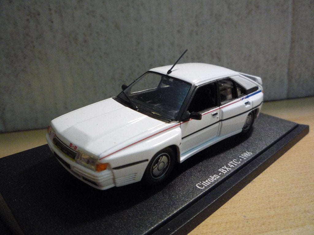 Citroën BX 4TC 1986 Universal Hobbies 1:43, Hobby en Vrije tijd, Modelauto's | 1:43, Ophalen of Verzenden, Zo goed als nieuw, Auto