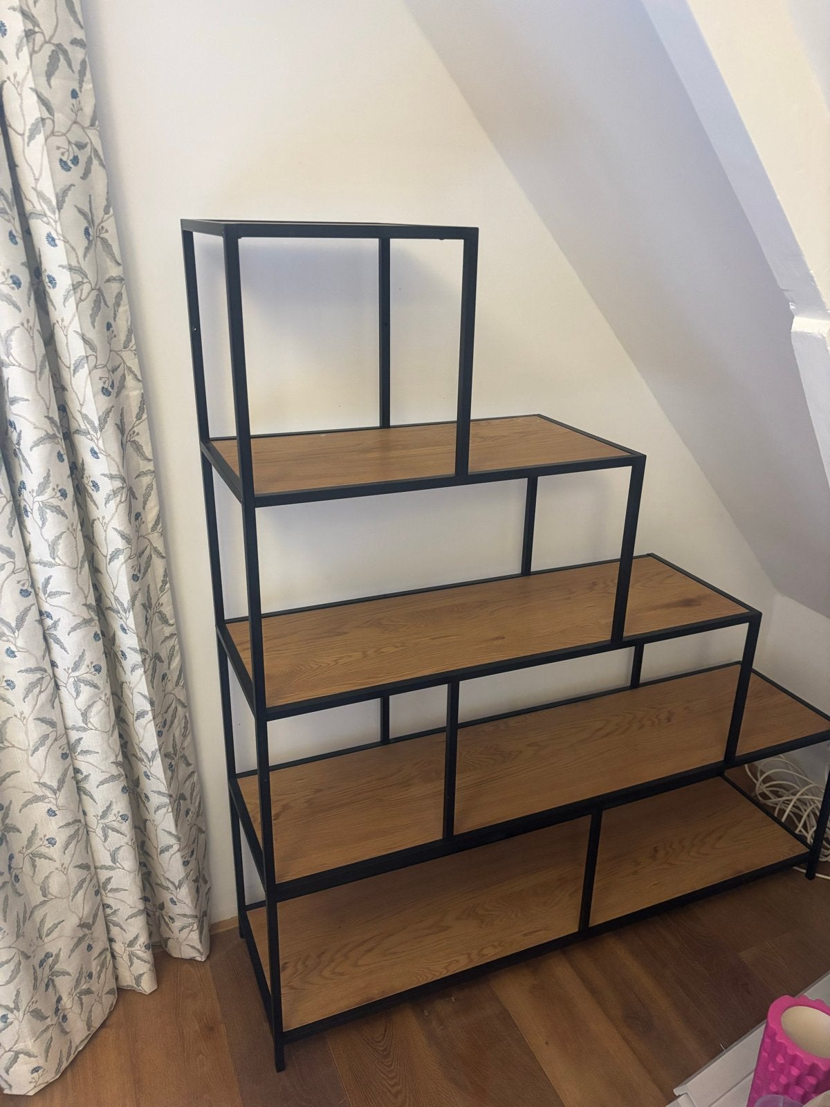 Open kast met Zwart Metalen Frame met wild eikenhouten look