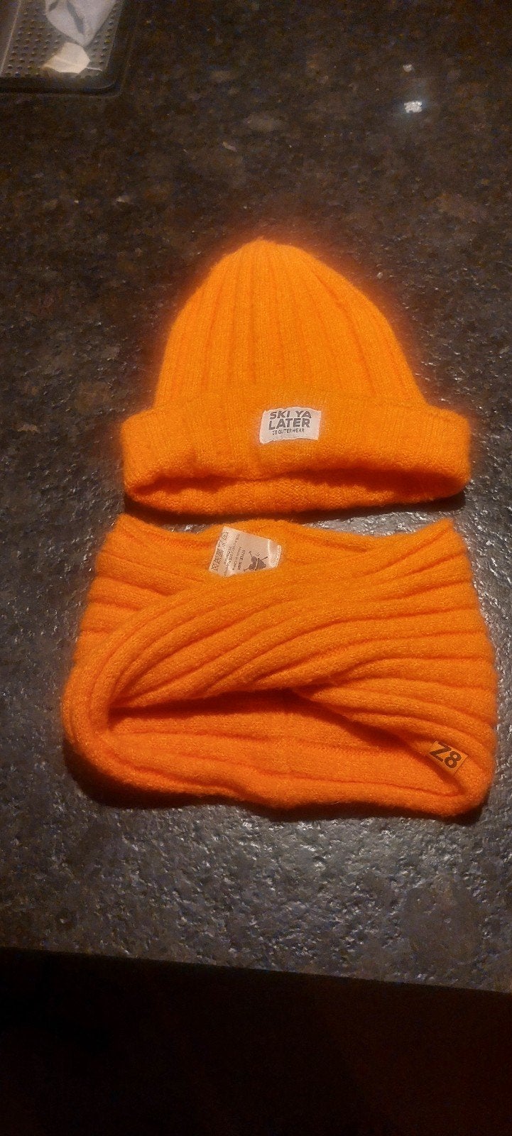 Z8 oranje muts en sjaal, Kinderen en Baby's, Z8, Ophalen of Verzenden, Zo goed als nieuw, Jongetje of Meisje