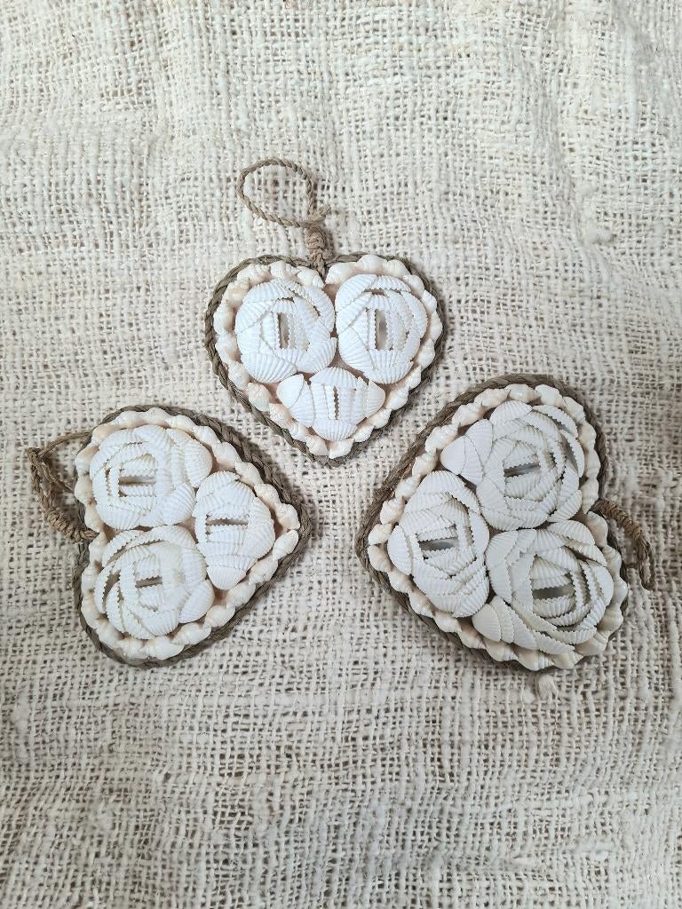 Schelpen hanger cinta uit Bali, Boho, Ophalen of Verzenden, Natuurlijk materiaal, Overige typen