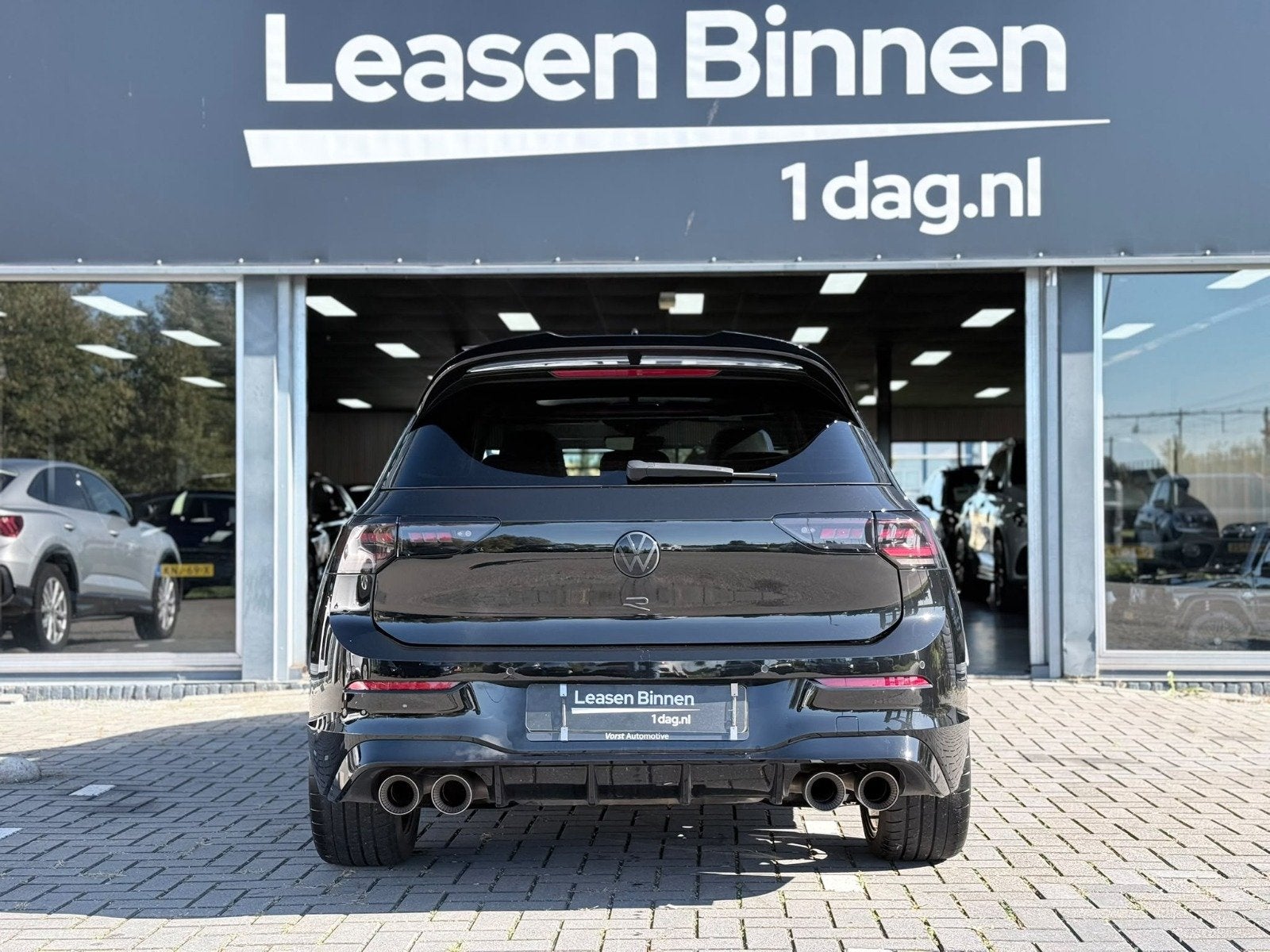 Volkswagen Golf 2.0 TSI 4Motion R DRIFT|PANO|360|DASHCAM|SFE, Automaat, Dealer onderhouden, Gebruikt, Zwart