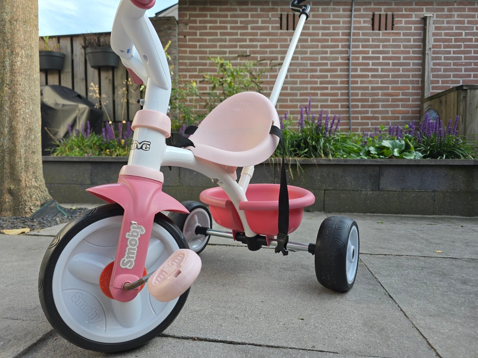 Smoby driewieler roze - mét duwstang, Ophalen, Zo goed als nieuw, Smoby, Duwstang