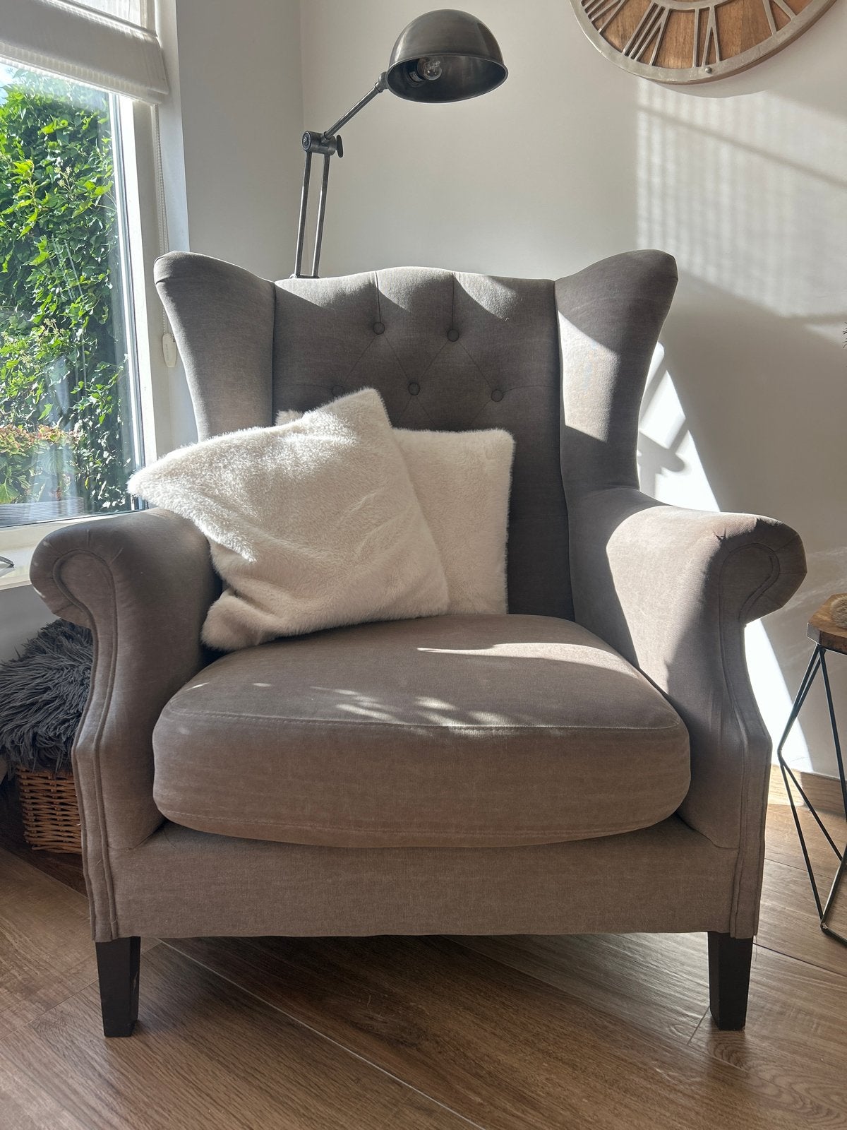 Comfortabele taupegrijze fauteuil met losse poefbank, Ophalen, Gebruikt, Overige kleuren, Landelijk