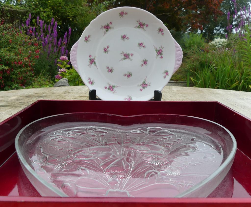 Glazen Hart Vorm + Bridal Rose Schaal Super Huwelijks Kado, Nieuw, Ophalen of Verzenden, Schaal of Schalen, Wedgwood