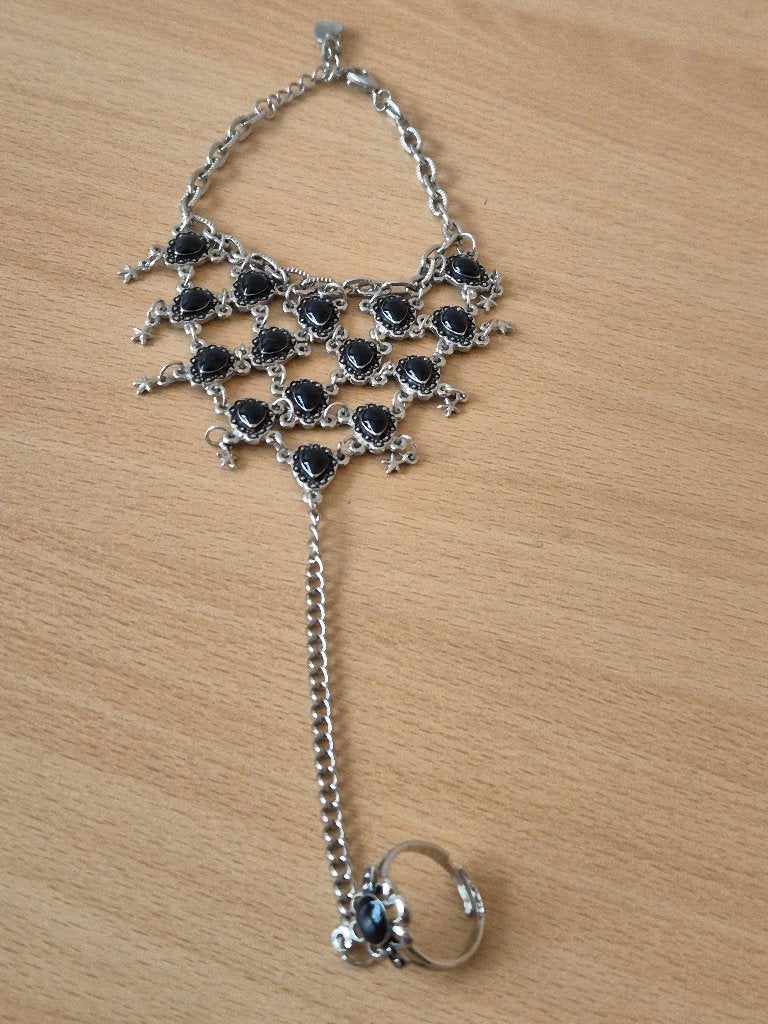Indiase ring armband met zwarte stenen - verstelbaar, IJzer of Staal, Ophalen of Verzenden, Zo goed als nieuw, 17 tot 18