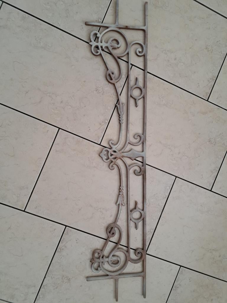 Te koop gietijzeren ornamenten, Ophalen
