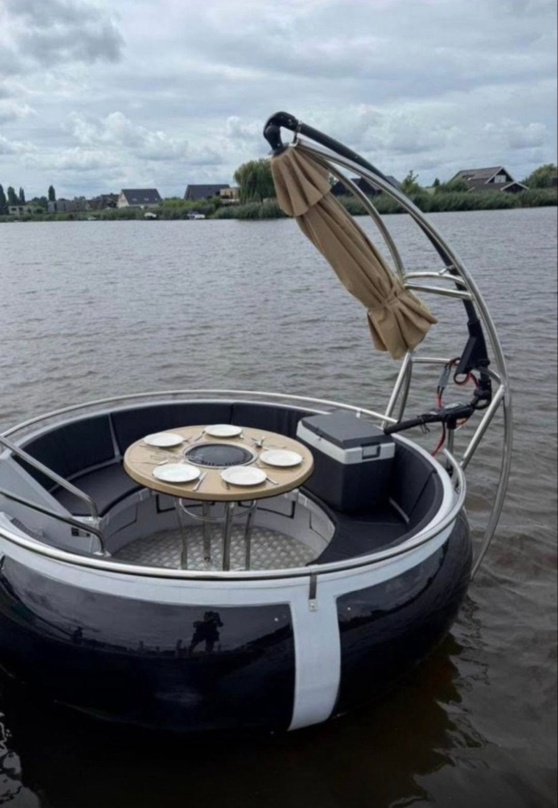 Unieke Borrelboot / Feestboot (elektrisch) Bouwjaar 2025, Watersport en Boten, Ophalen, Zo goed als nieuw, Motorboot