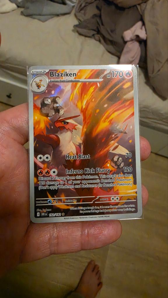 Blaziken V Full Art - destined rivals - Pokémon Kaart, Ophalen of Verzenden, Zo goed als nieuw, Losse kaart, Foil