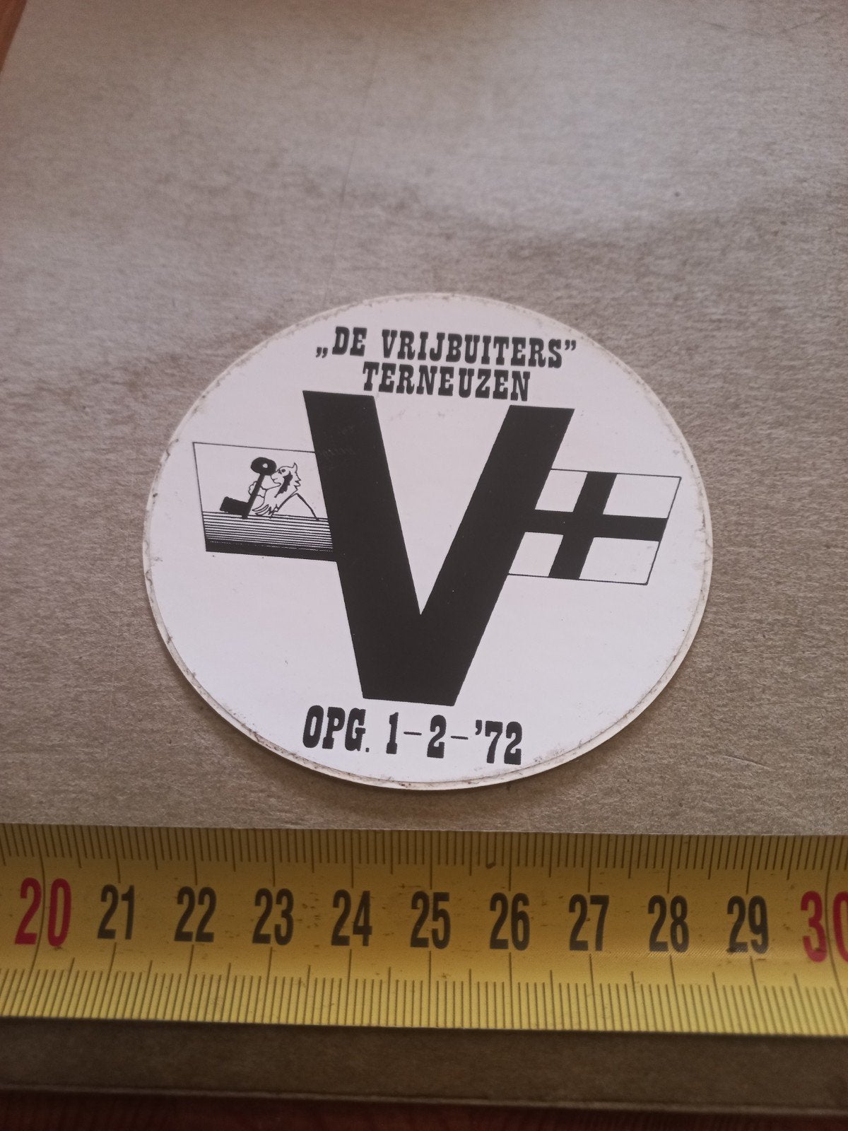 Vintage sticker "De Vrijbuiters" Terneuzen OPG. 1-2-'72, Ophalen of Verzenden, Gebruikt, Overige typen