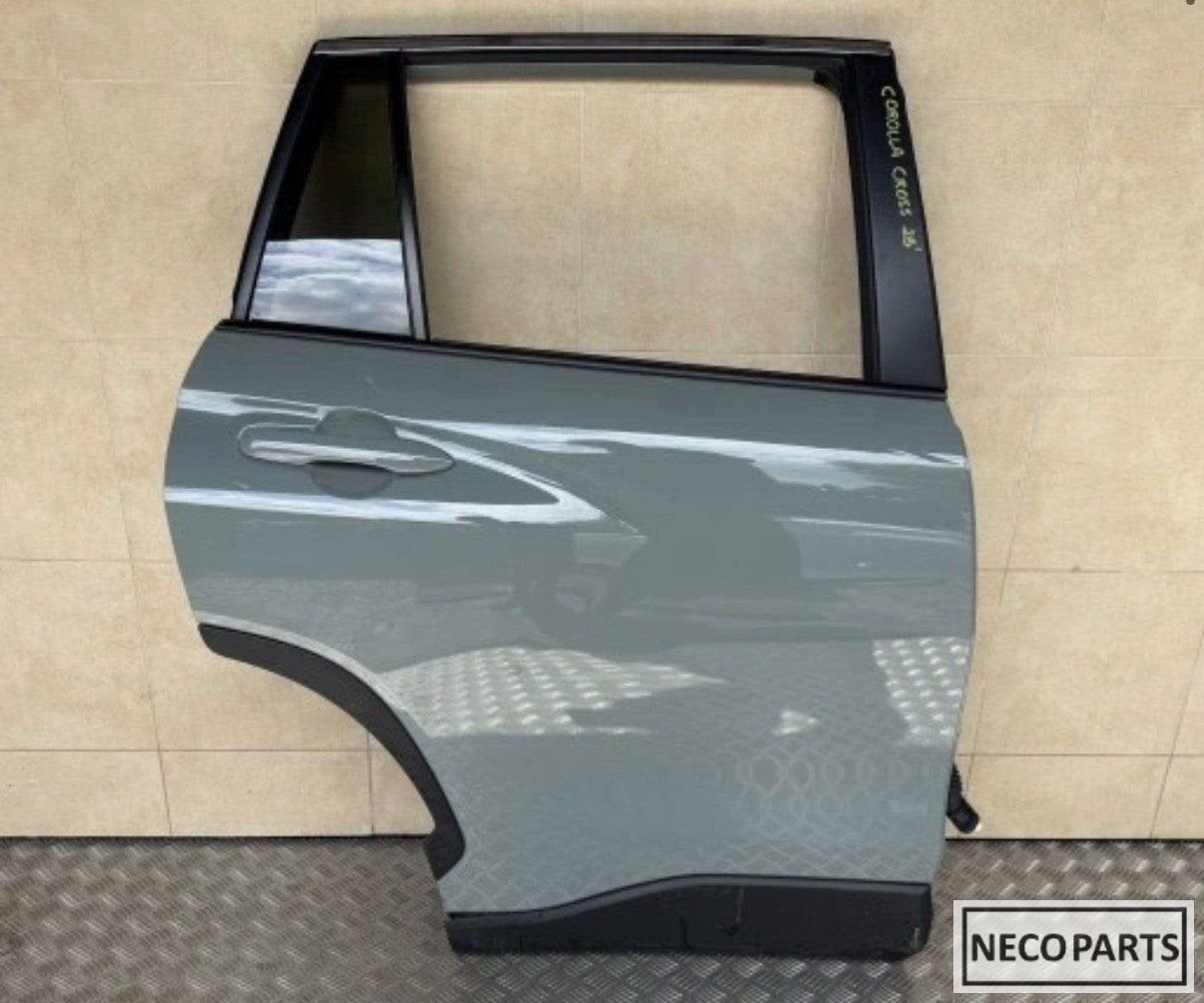TOYOTA COROLLA CROSS PORTIER DEUR ACHTER RECHTS ORIGINEEL, Gebruikt, -, Ophalen of Verzenden, Toyota