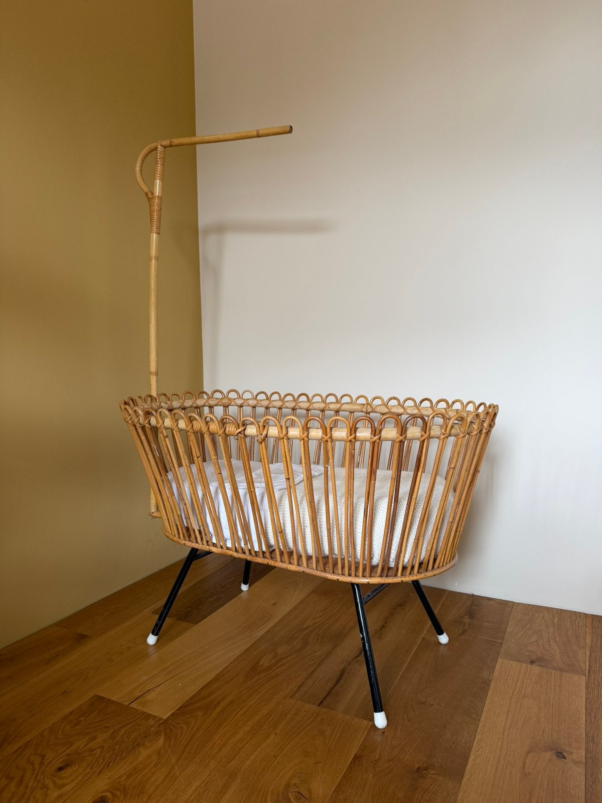 Rotan wieg Rohe Noordwolde met hemelstok, Ophalen, Gebruikt, Wieg