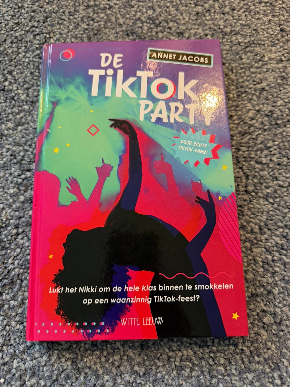 Boek: De TikTok party - Annet Jacobs, Ophalen of Verzenden, Zo goed als nieuw, Annet Jacobs, Fictie