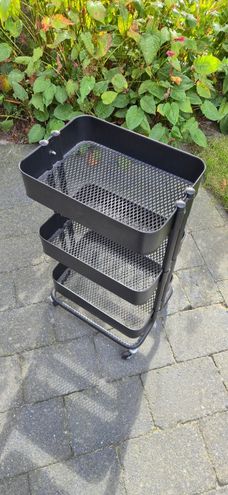 Zwarte metalen trolley met 3 etages en wieltjes, Ophalen, Zwart, Zo goed als nieuw, Metaal