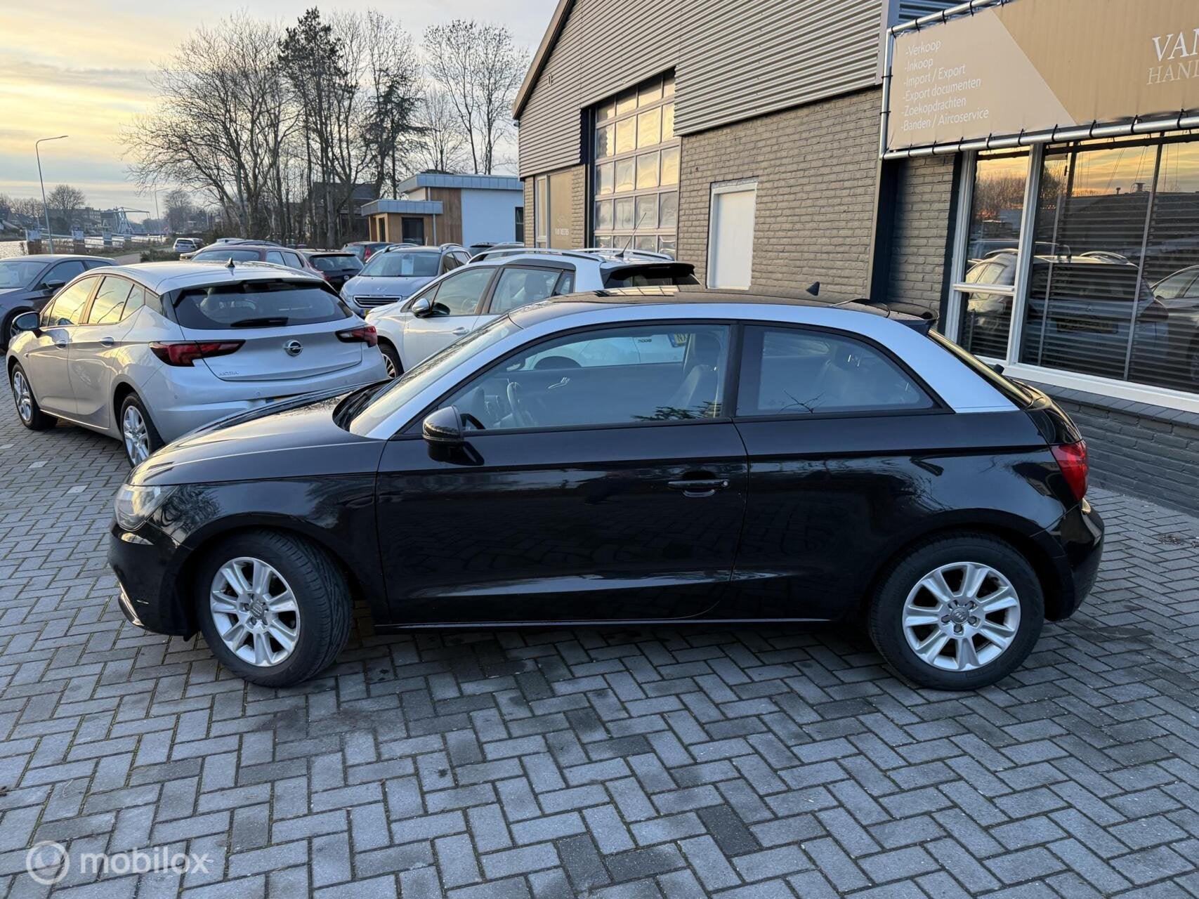 Audi A1 1.2 TFSI Attraction Pro Line Business, Airco, Cruise, Euro 5, 86 pk, 4 cilinders, 4 stoelen