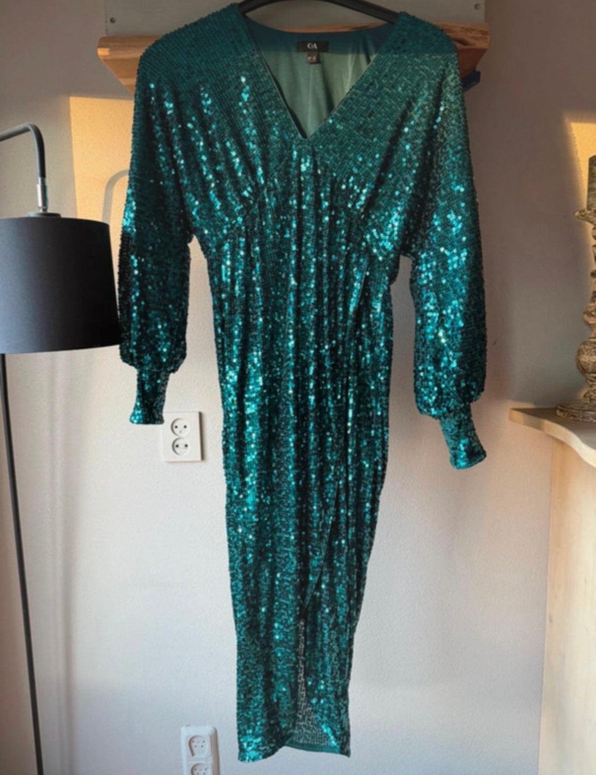 Mooie groene glitter jurk van C&A in maat 36, Kleding | Dames, Verzenden, Zo goed als nieuw, Maat 36 (S), Onder de knie