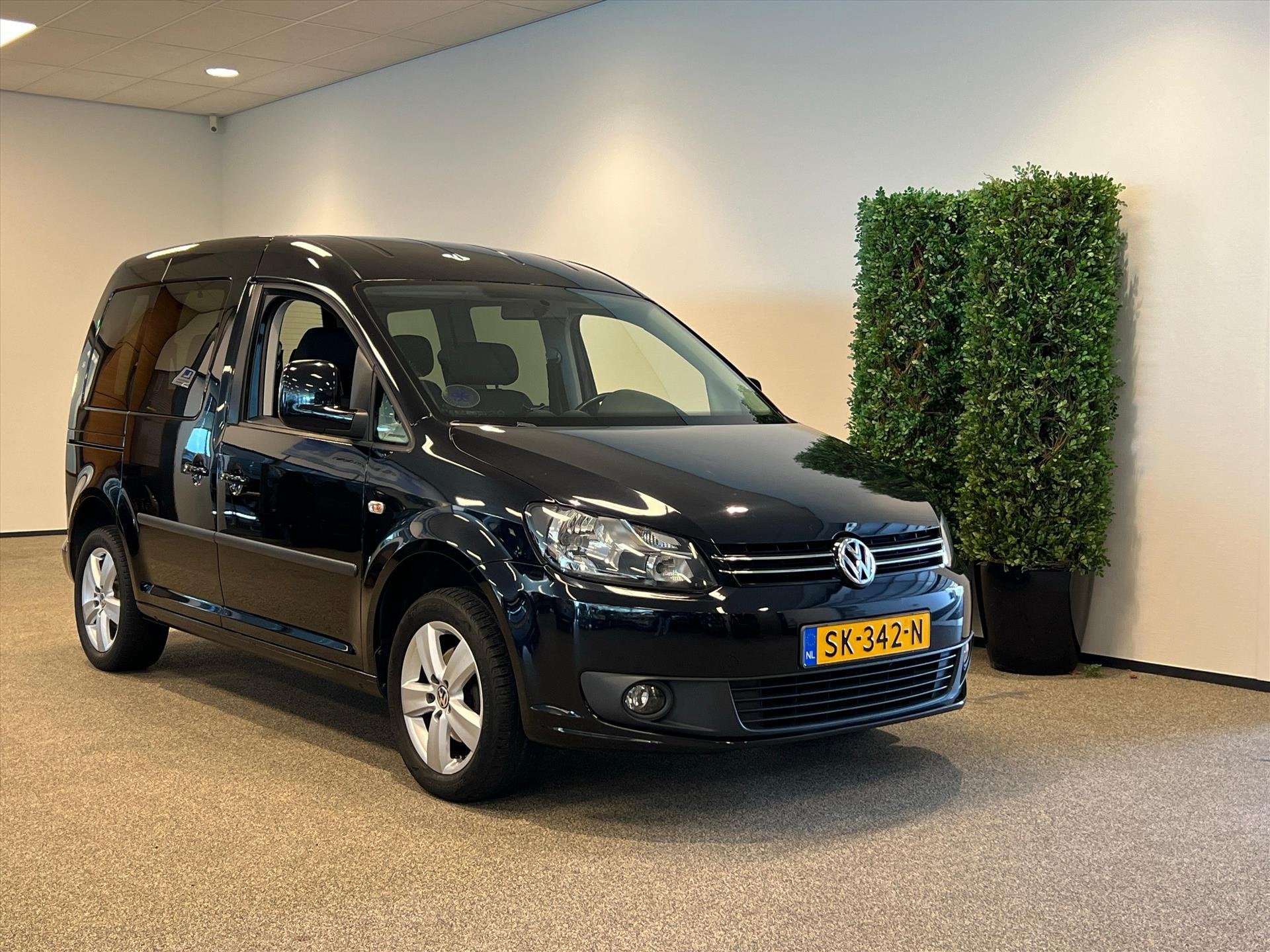 Volkswagen Caddy Rolstoelauto 3+1 of 5+0, Auto's, Gebruikt, Zwart, Handgeschakeld, Geïmporteerd