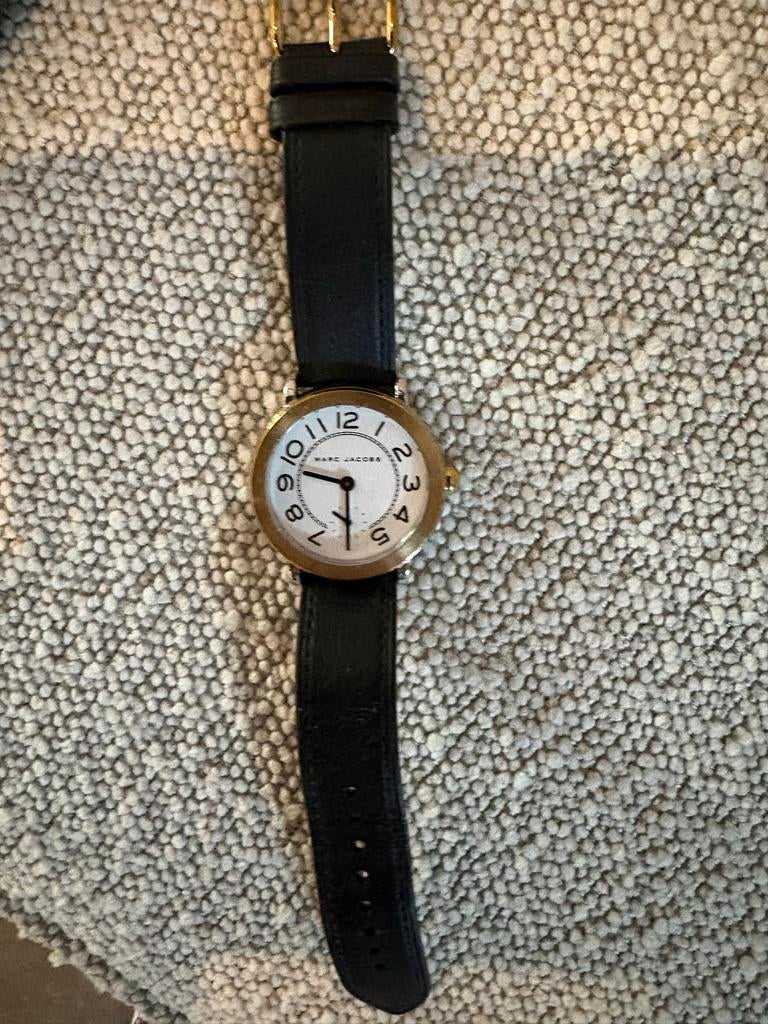 Marc Jacobs Horloge - Zo goed als nieuw, Sieraden, Tassen en Uiterlijk, Horloges | Dames, Overige merken, Overige materialen, Leer