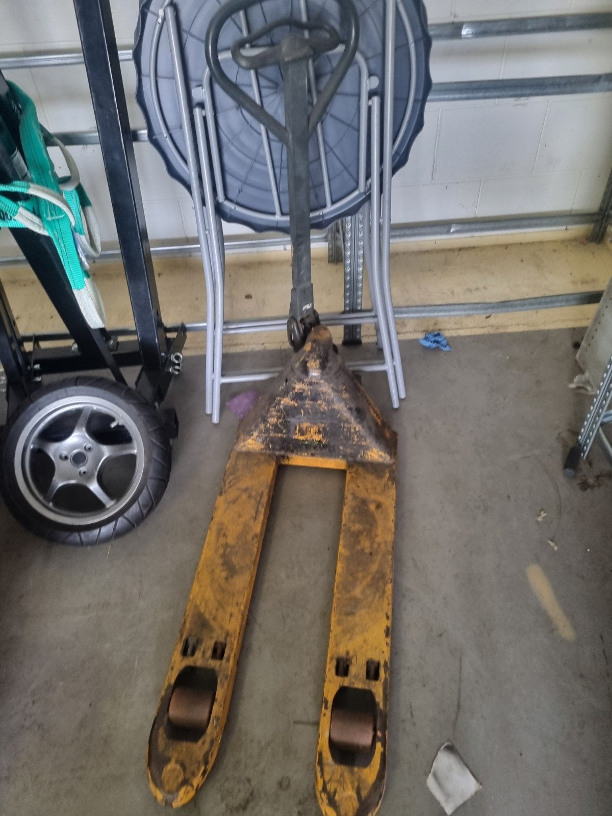 Te koop pompwagen., Ophalen